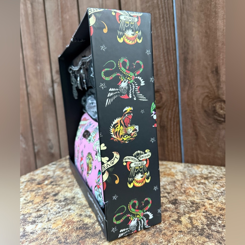 Ed Hardy Blush Baguette With Charms Gift Set - Picture 2 of 11